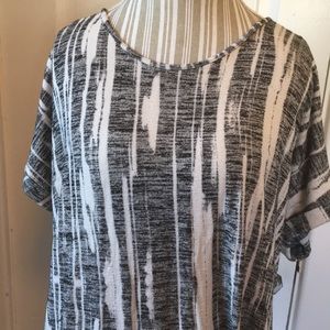 EUC Ava & Viv Black and white top